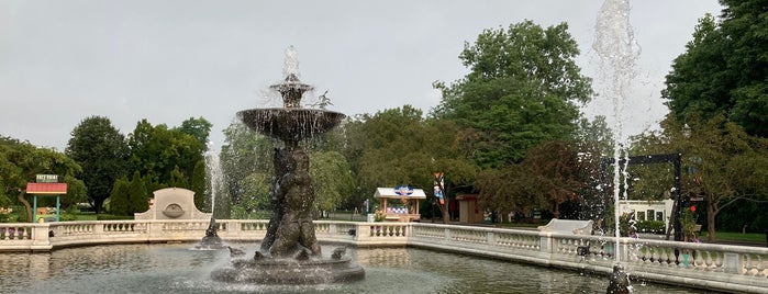 Horace Rackham Memorial Fountain is one of Detroit Zoo.