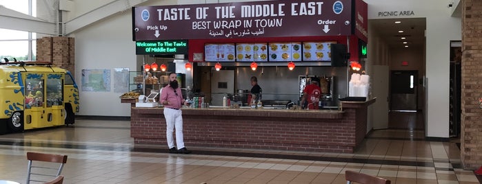 Taste of the Middle East is one of สถานที่ที่ Samantha ถูกใจ.