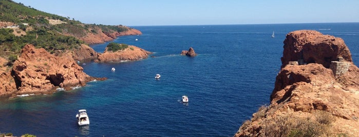 Calanque de Saint Barthelemy is one of Eléonoreさんのお気に入りスポット.