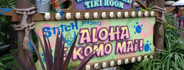 The Enchanted Tiki Room: Stitch Presents "Aloha E Komo Mai!" is one of Tempat yang Disukai al.