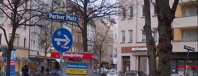 Pariser Platz is one of Tempat yang Disukai Rob.