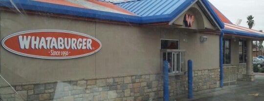 Whataburger is one of Ernestoさんのお気に入りスポット.
