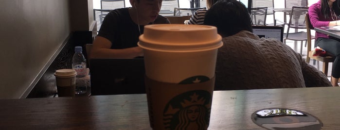 Starbucks is one of Alastairさんのお気に入りスポット.