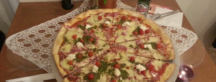 Pizzeria Zapałki is one of สถานที่ที่ Alejandro ถูกใจ.