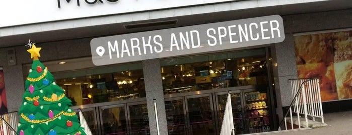 Marks & Spencer is one of Lieux qui ont plu à James.