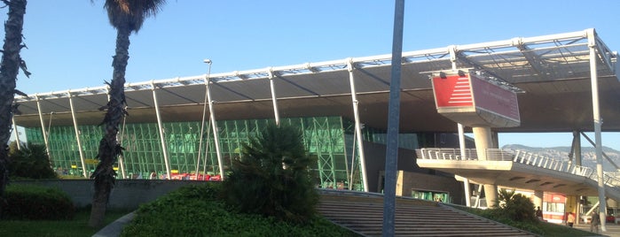 Aeroporti Ndërkombëtar i Tiranës Nënë Tereza (TIA) is one of havaalanı.