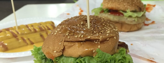 Burger Bakar Abang Burn is one of Jalan2 cari makan.