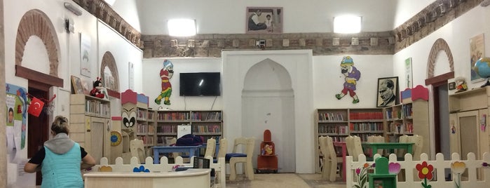 Lala Şahin Paşa Çocuk Kütüphanesi is one of Tempat yang Disukai Gunes.