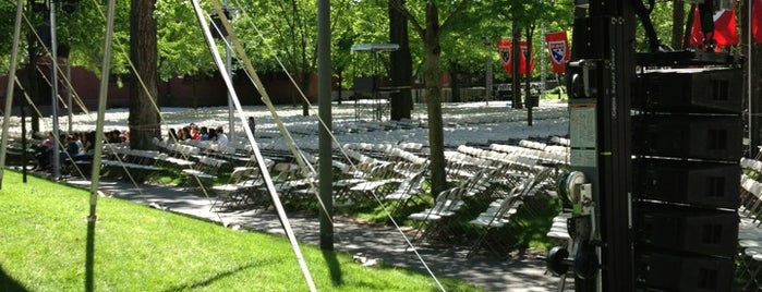 Tercentenary Theatre is one of Srini'nin Kaydettiği Mekanlar.