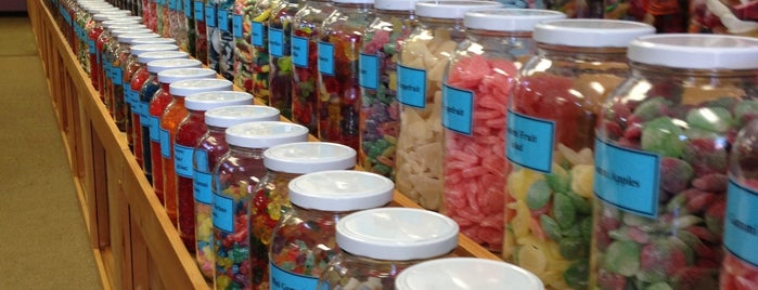 Chutters Candy Store is one of Posti che sono piaciuti a Amy.