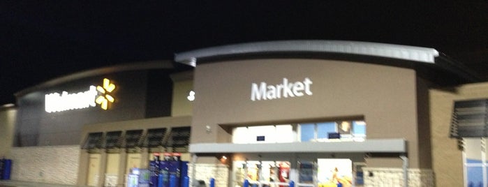 Walmart Supercenter is one of Lugares favoritos de Linda.