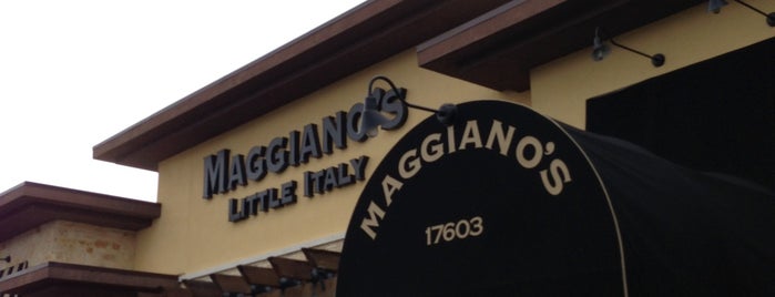 Maggiano's Little Italy is one of Lugares favoritos de Trevor.