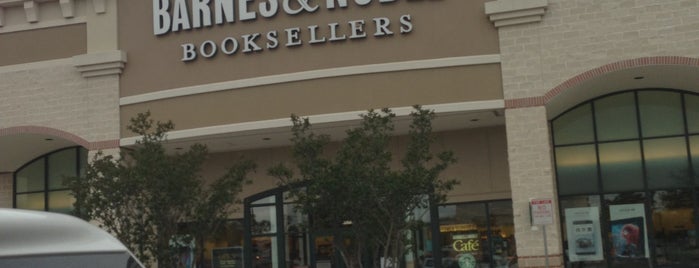 Barnes & Noble is one of Tempat yang Disukai David.