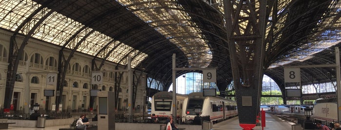 Bahnhof Barcelona-França is one of BCN.