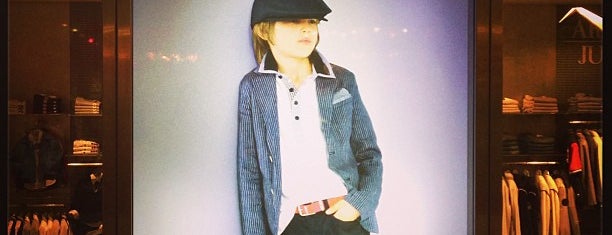 Armani Junior is one of Garyさんのお気に入りスポット.