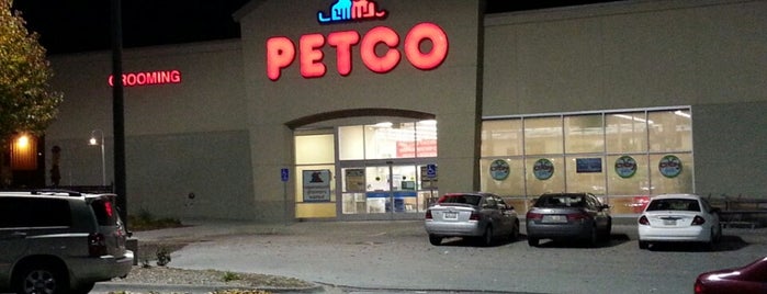 Petco is one of Orte, die Ray L. gefallen.