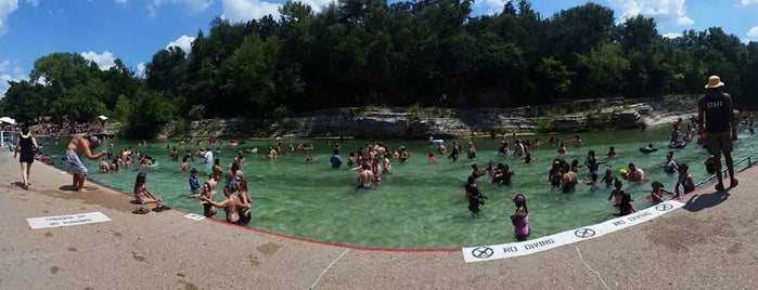 Barton Springs Pool is one of Lieux qui ont plu à Andee.