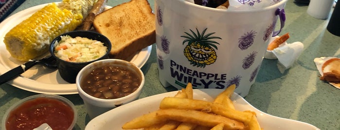 Pineapple Willy's is one of Lugares favoritos de Mike.
