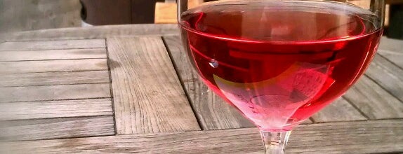Poco Wine + Spirits is one of Lugares favoritos de Opie.