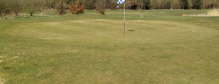 Aylesbury Park Golf Club is one of Tempat yang Disukai Carl.