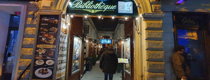 Bibliotheque Pub is one of Brasov.