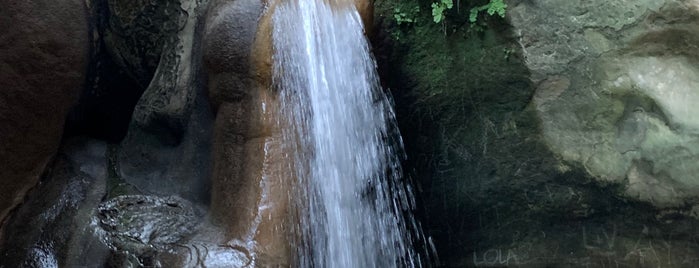 Potami Waterfalls is one of Lieux qui ont plu à Serhat.
