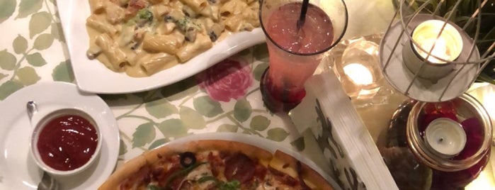 Mino's Pizzeria Italiana is one of Raneem 님이 저장한 장소.