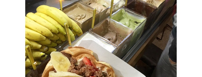 Güneş Dondurma & Waffle is one of 34-İstanbul Dondurmacıları.