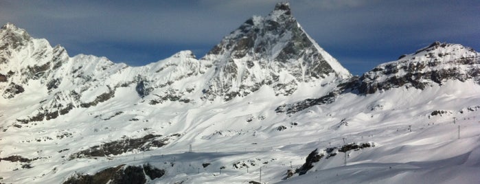 Cervinia Valtournenche is one of สถานที่ที่ Y ถูกใจ.