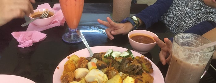 Restoran Rojak Manjung is one of A soon must visit places :).