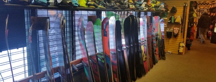 McAfee Ski & Snowboard is one of Cassie 님이 저장한 장소.