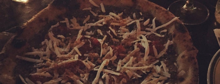 Roberta's Pizza is one of Posti che sono piaciuti a Mallory.