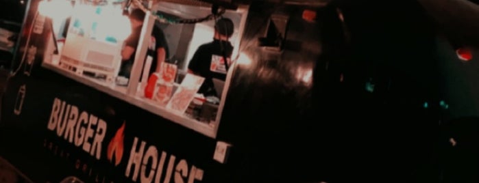 Burger House is one of สถานที่ที่ Abu Lauren ถูกใจ.