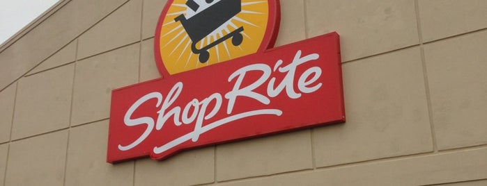 ShopRite is one of Lugares favoritos de Lynda.
