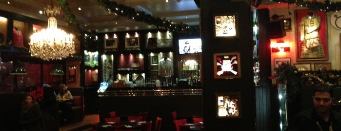 Hard Rock Cafe London is one of London eateries.