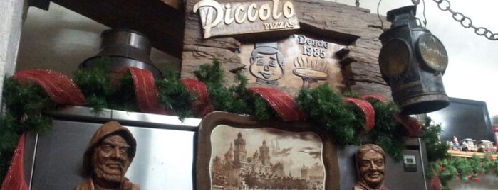 Piccolo Pizza is one of สถานที่ที่บันทึกไว้ของ Víctor.