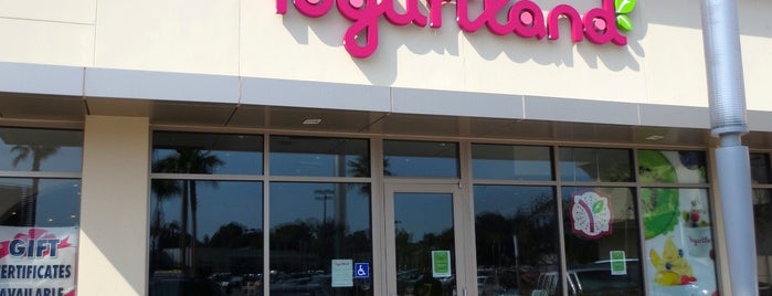 Yogurtland Marina Del Rey - Temporarily Closed is one of สถานที่ที่ Ronnie J ถูกใจ.