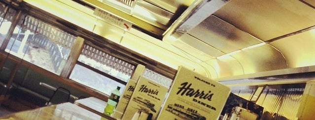 Harris Diner is one of Lizzieさんの保存済みスポット.
