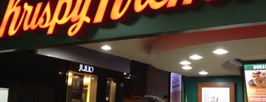 Krispy Kreme is one of สถานที่ที่ Claudia ถูกใจ.