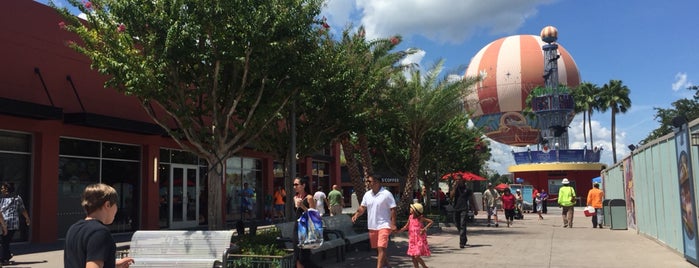 Disney Springs West Side is one of Robertaさんのお気に入りスポット.