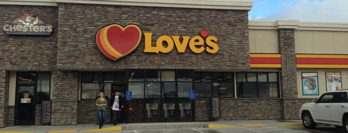 Love's Travel Stop is one of Locais curtidos por Rick E.