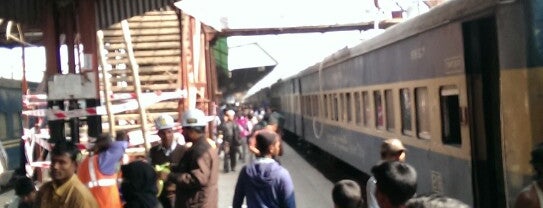Chittagong Railway Station Over-Bridge is one of Public Transit.