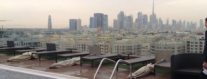 Rooftop Pool @ Melia Dubai is one of Tempat yang Disukai Kelvin.