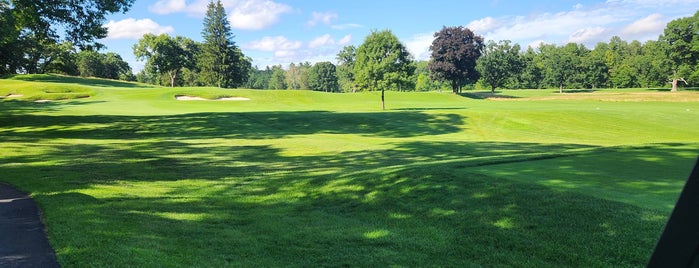 Vesper Country Club is one of OUTDOORS.