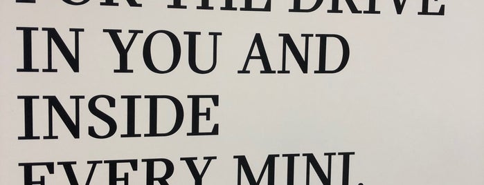 MINI of Universal City is one of Orte, die Kevin gefallen.