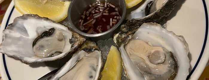 Oysters & Grill is one of Cph.