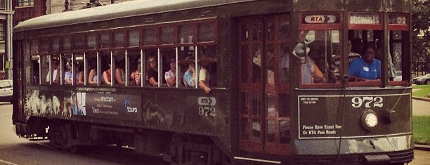 St. Charles Street Car Line (Lee Circle) is one of Orte, die Stephanie gefallen.