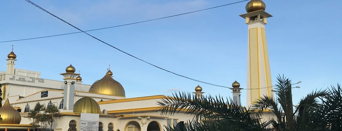 Masjid Ismail Petra Tanah Merah is one of kelate.