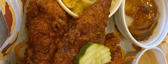 Joella's Hot Chicken- Middletown is one of Locais curtidos por Joe.