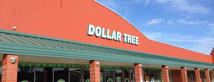 Dollar Tree is one of Tempat yang Disukai Shyloh.